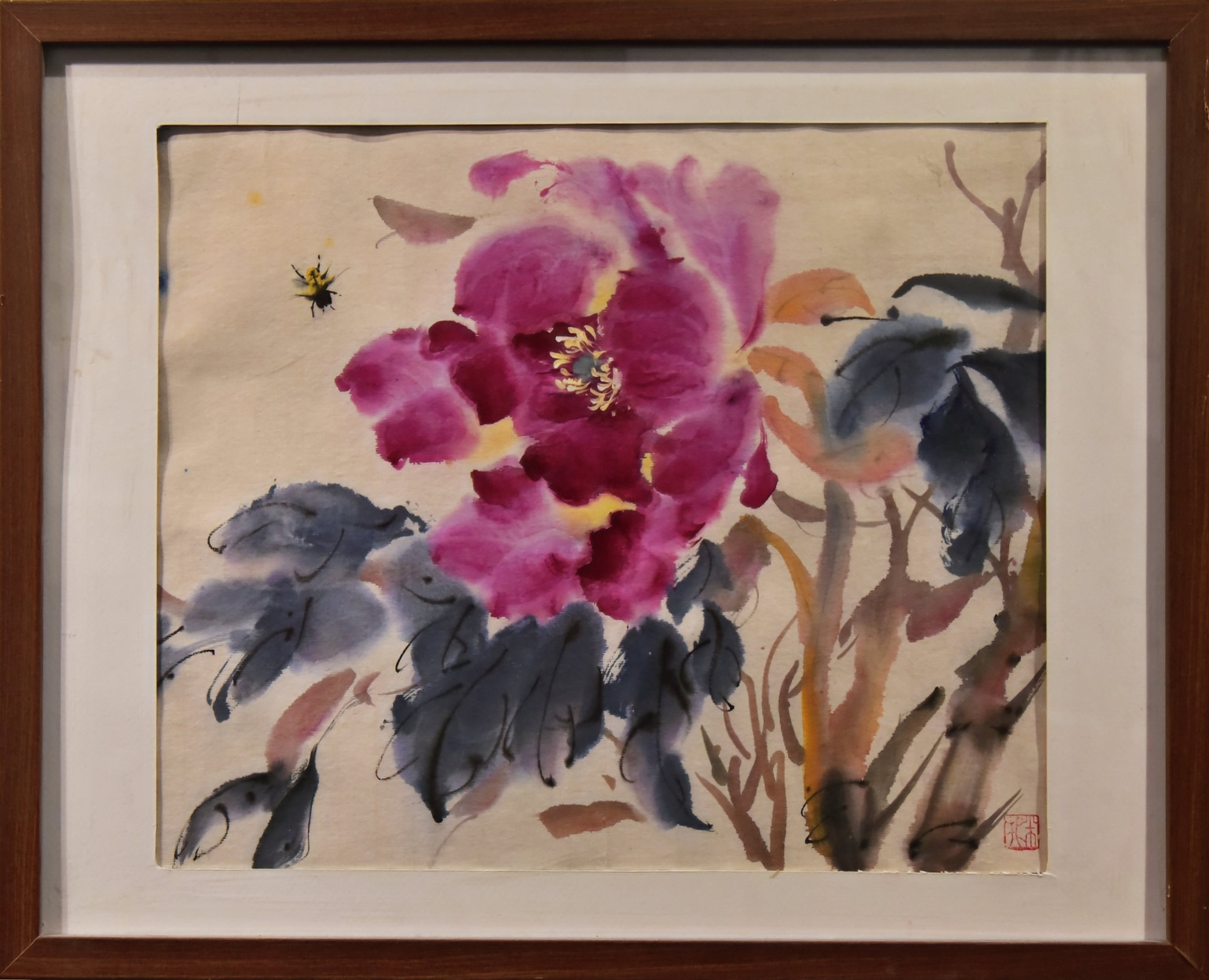 PEONY AND BEE Lin Ioanna